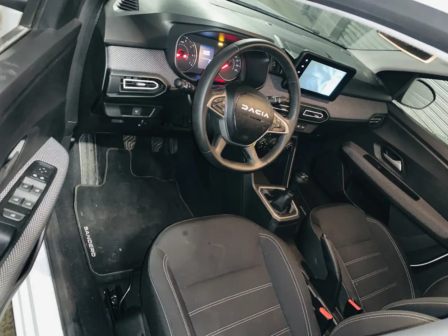 Dacia Sandero TCe 90 Essentiel - 2