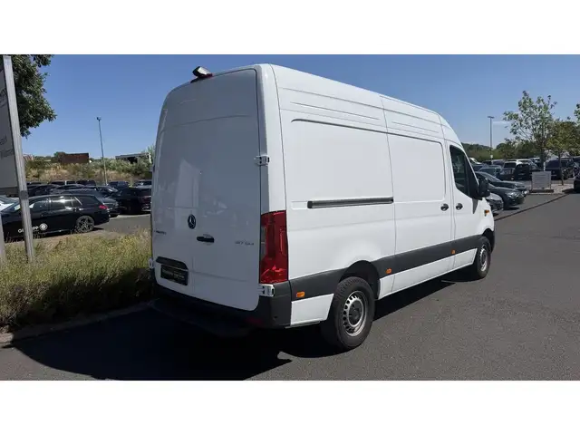 Mercedes-Benz Sprinter view 5