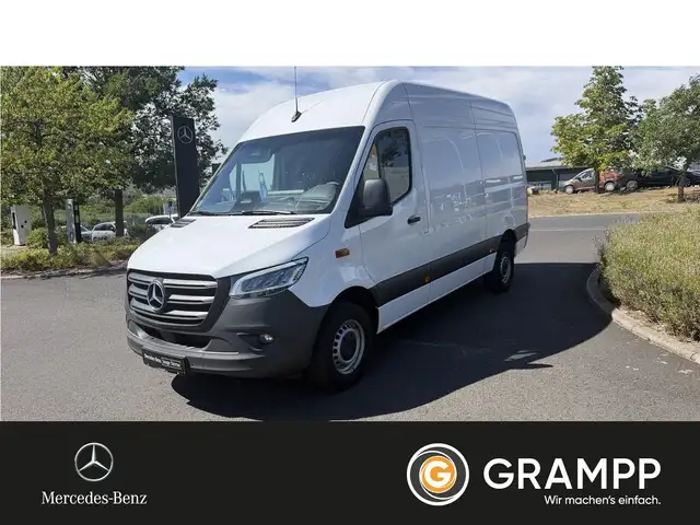Mercedes-Benz Sprinter main image