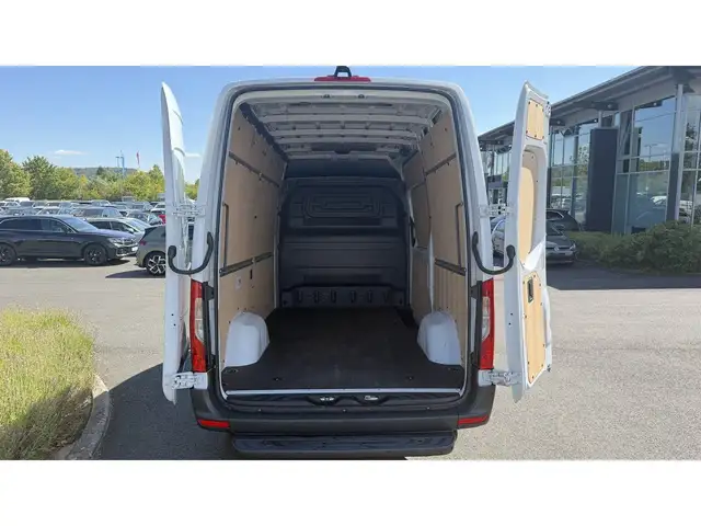 Mercedes-Benz Sprinter view 7