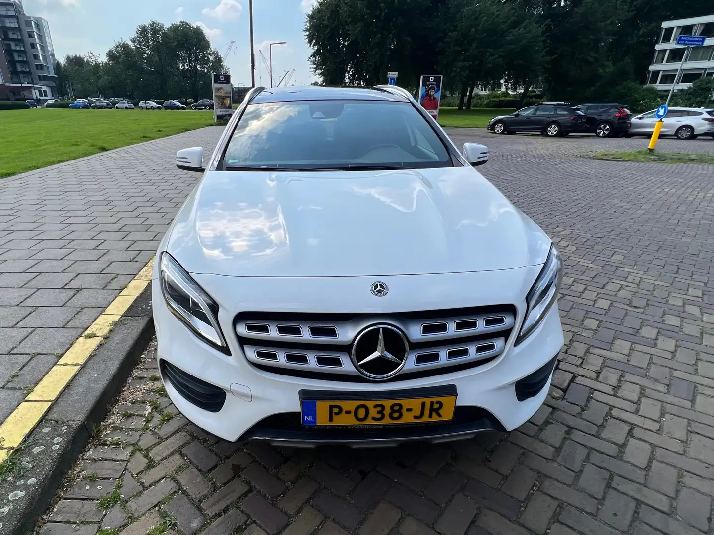 Mercedes-Benz GLA 200 7G-DCT AMG Style Line - 1