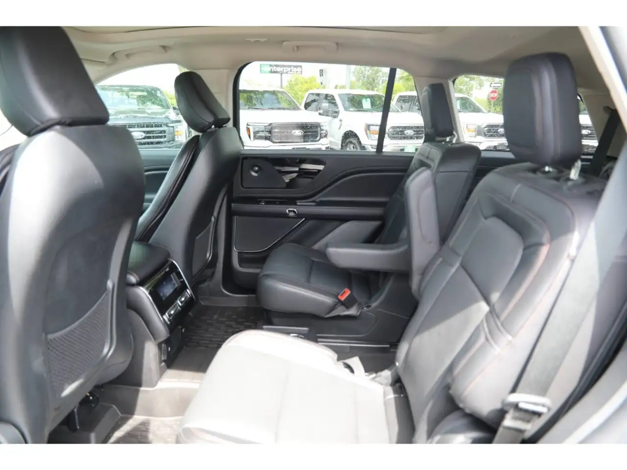Lincoln Aviator снимка Lincoln Aviator