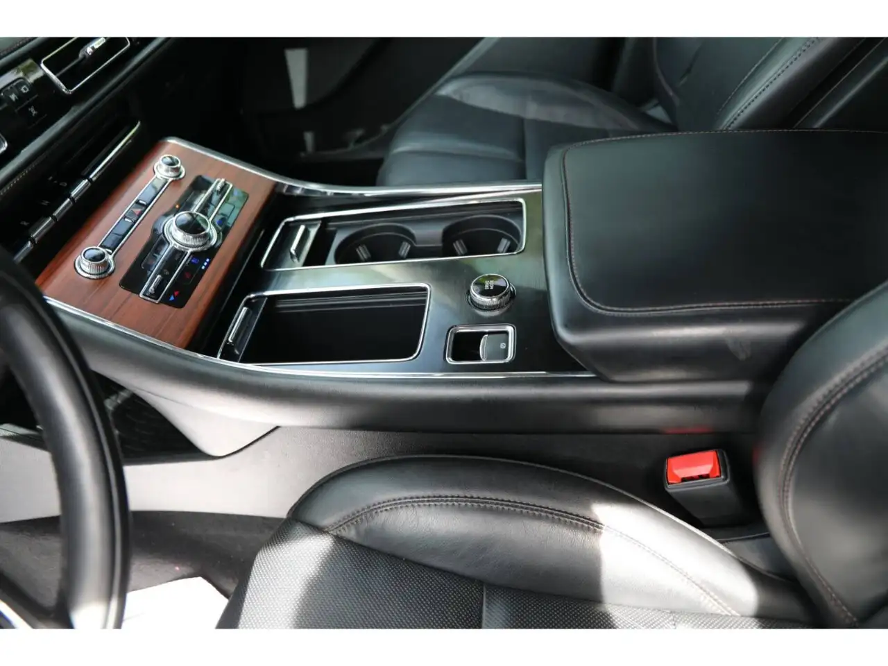 Lincoln Aviator снимка Lincoln Aviator