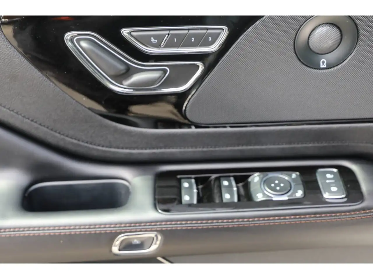 Lincoln Aviator снимка Lincoln Aviator