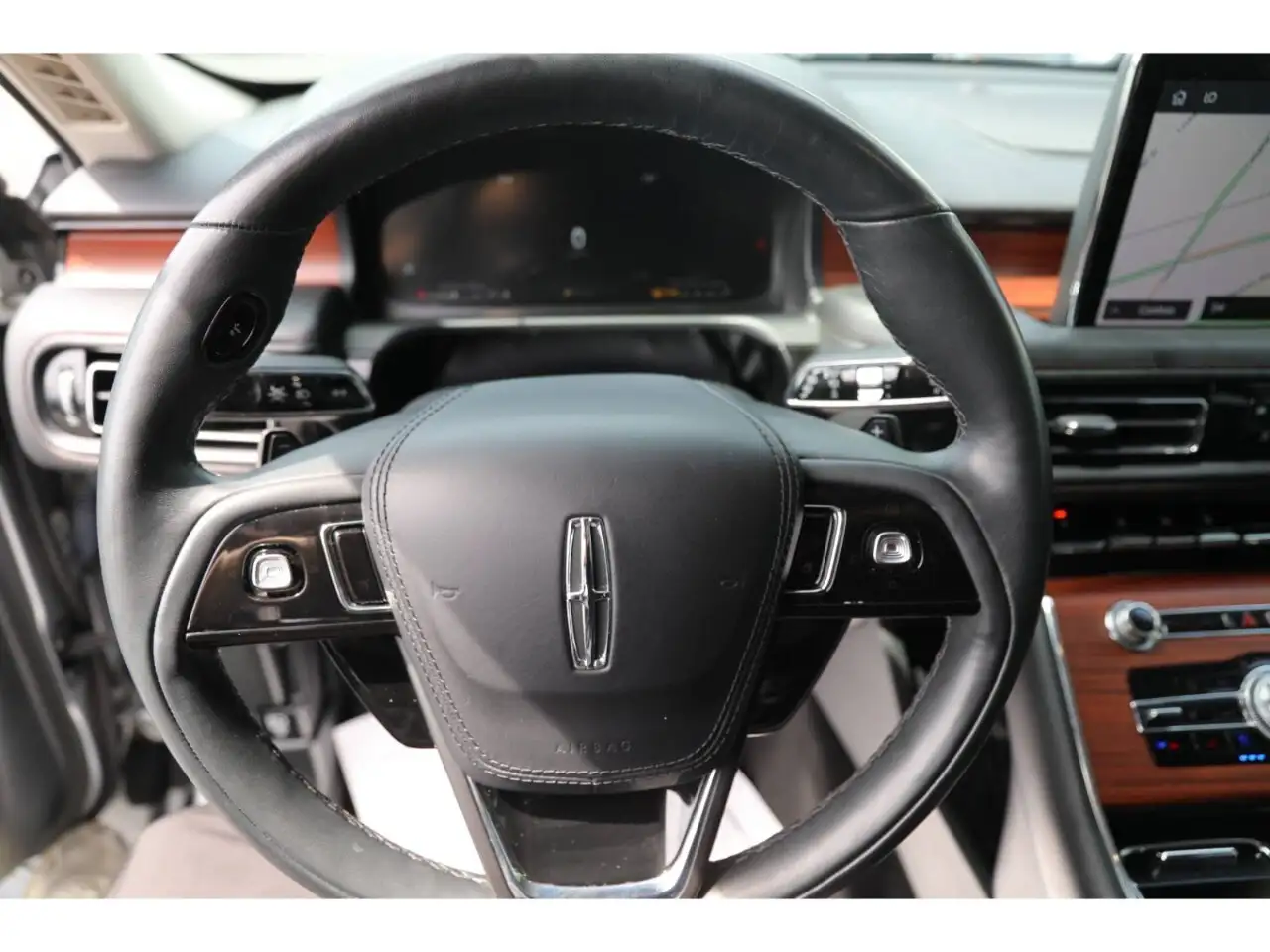 Lincoln Aviator снимка Lincoln Aviator