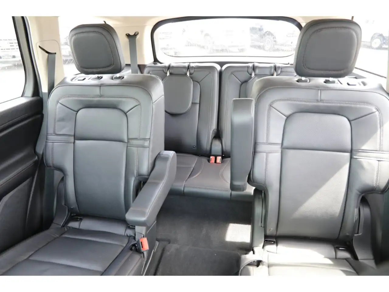 Lincoln Aviator снимка Lincoln Aviator