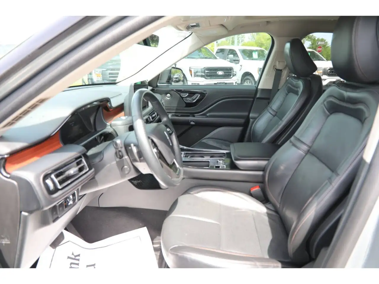 Lincoln Aviator снимка Lincoln Aviator