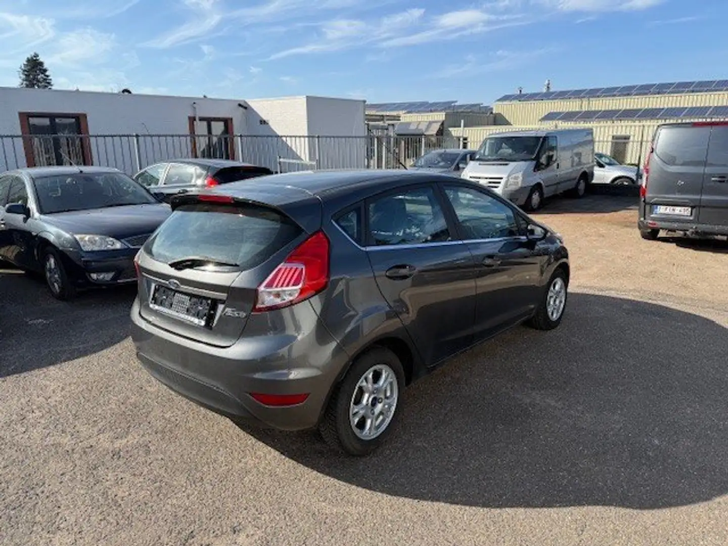 Ford Fiesta Fiesta 1.5 TDCi Titanium Grijs - 2