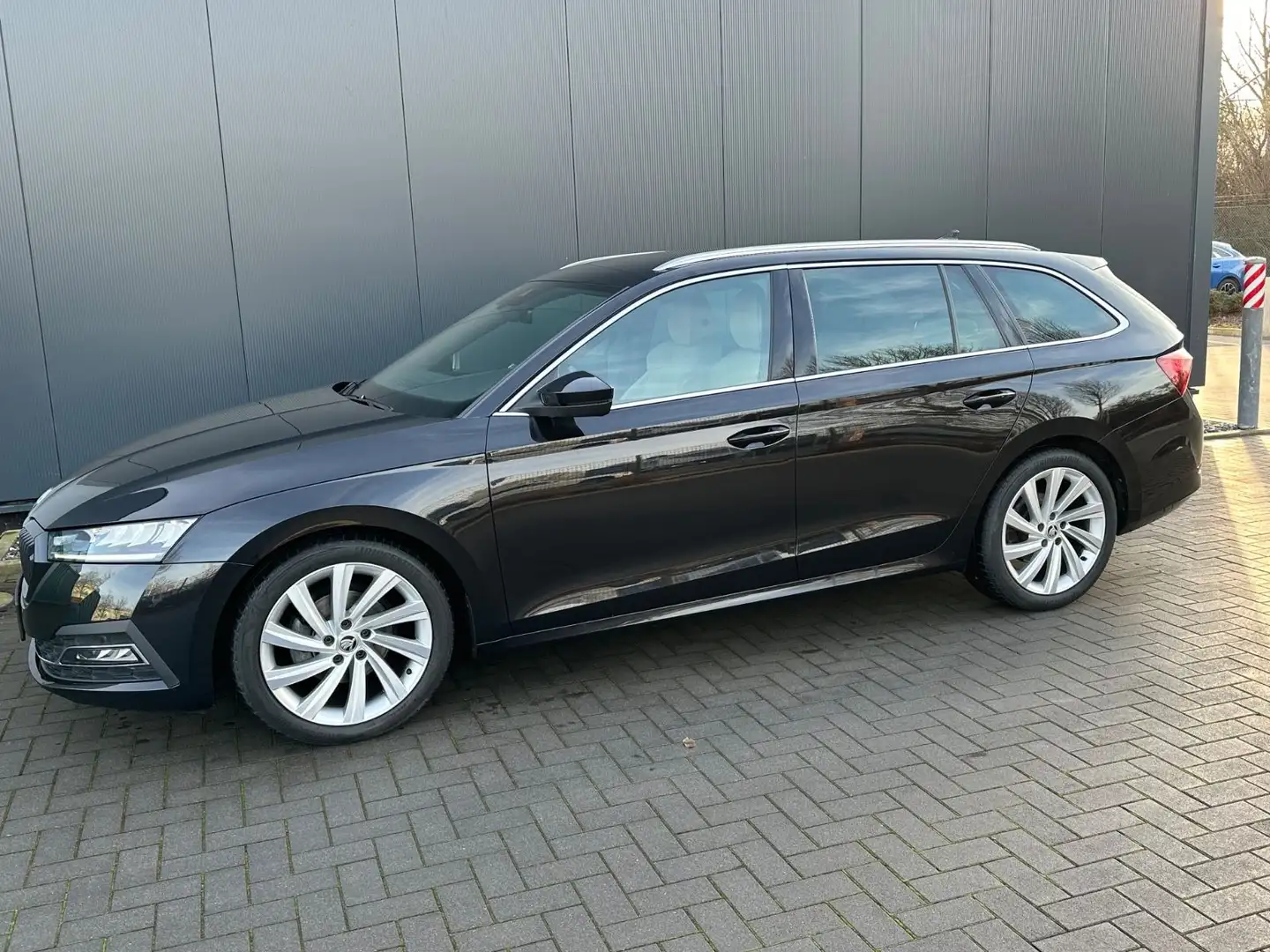 Skoda Octavia Combi First Edition*Automatik* Schwarz - 2