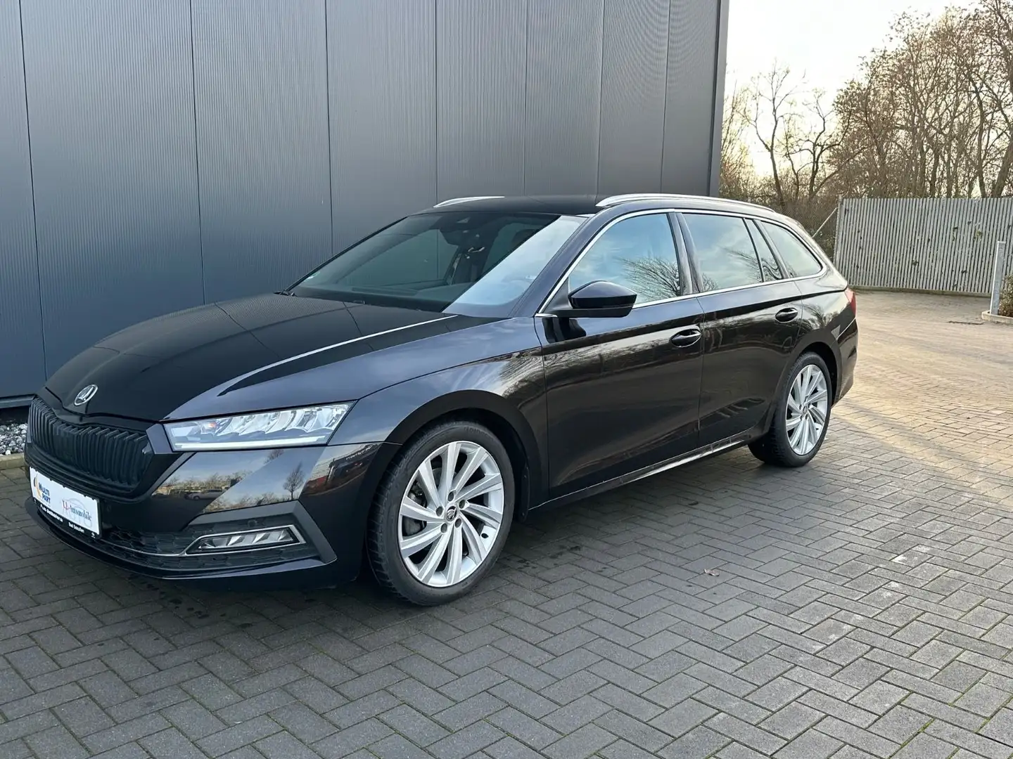 Skoda Octavia Combi First Edition*Automatik* Schwarz - 1