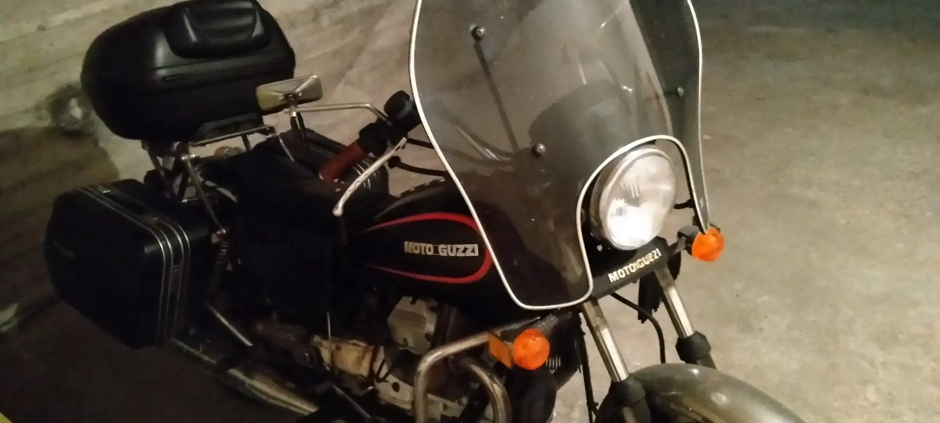 Moto Guzzi V 65 Zwart - 1