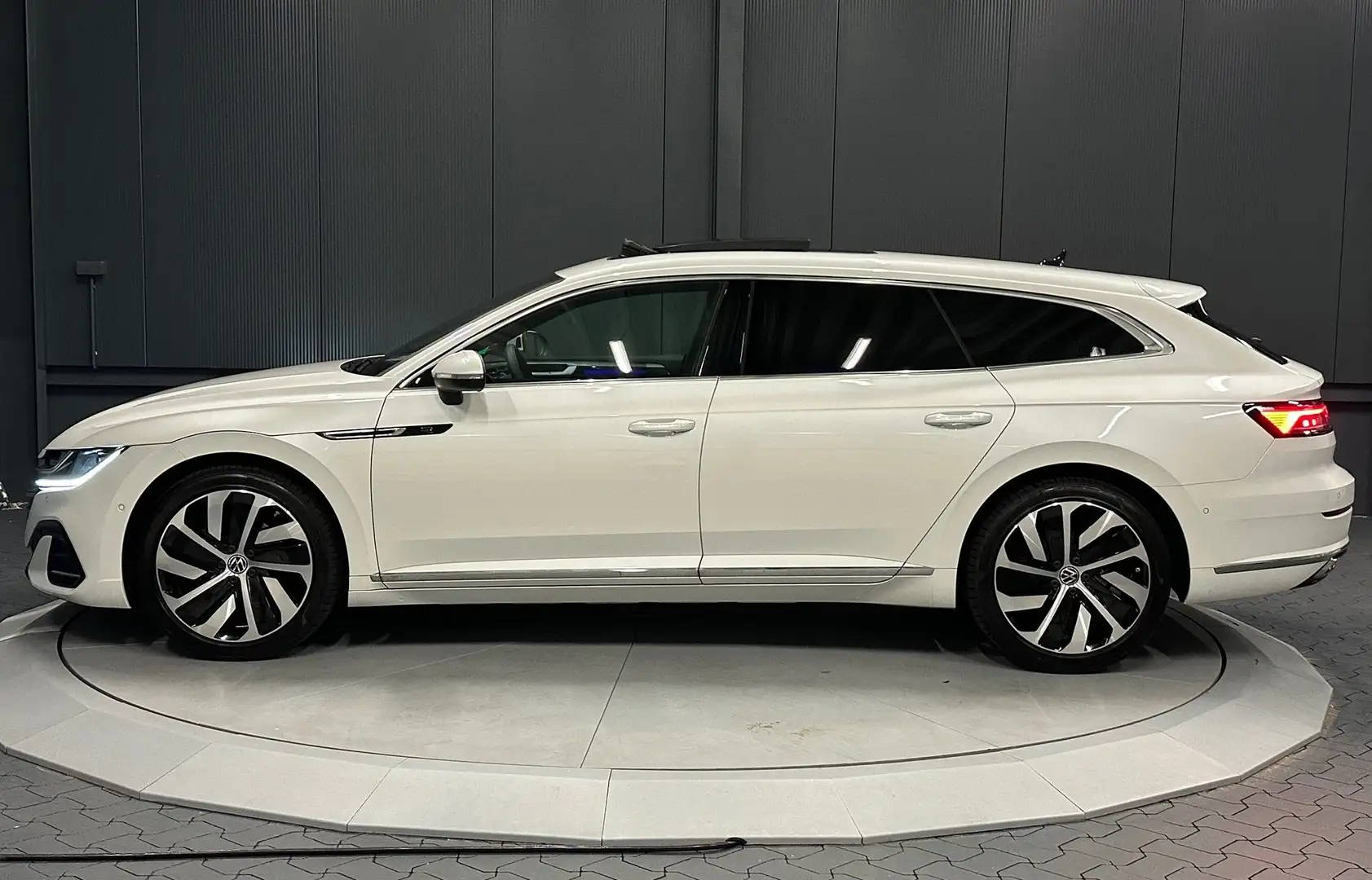 Volkswagen Arteon Shooting Brake R-Line 4Mot.*19Zoll*PANORAMA*LEDER* Белый - 2