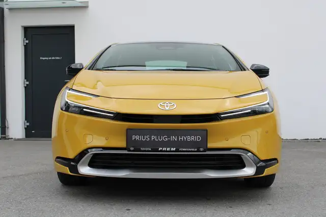 Toyota Prius Plug-in Hybrid "ACVANCED" 1. Besitz!