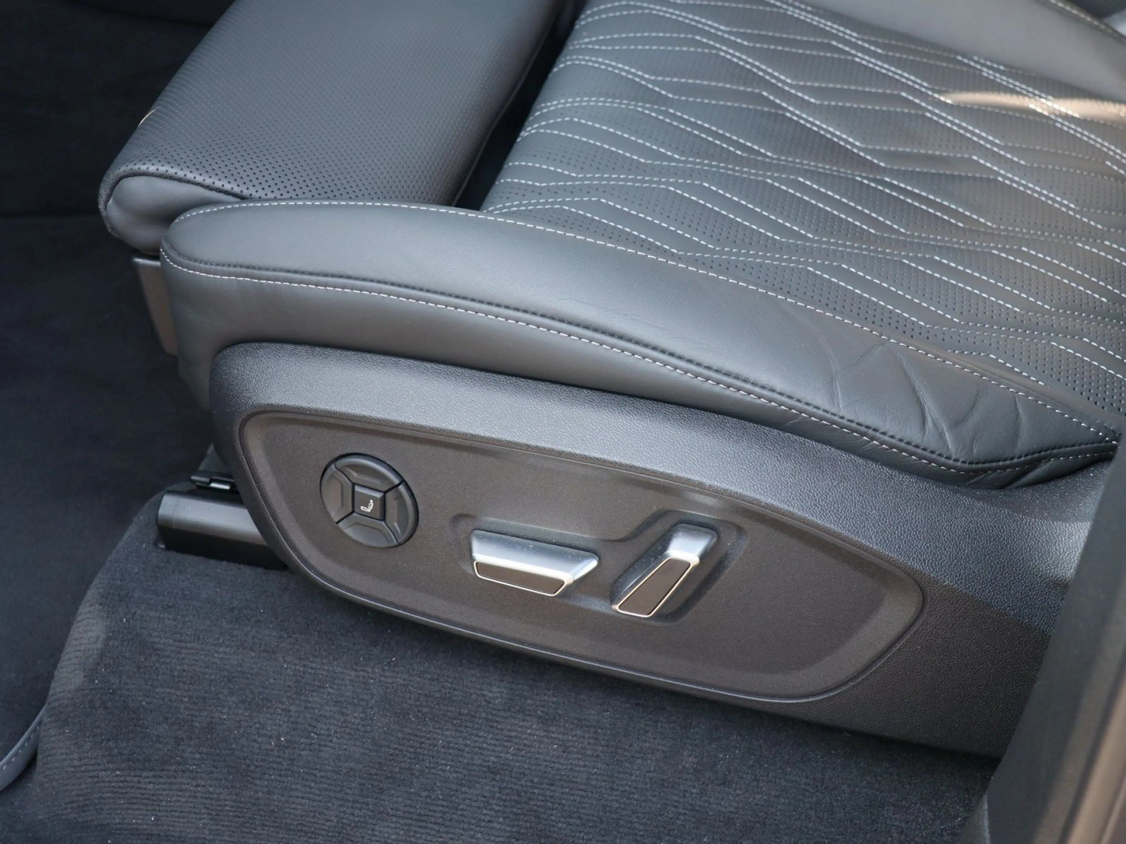 Audi Q7 SUV TDI quattro 220 kW tiptronic — photo 13