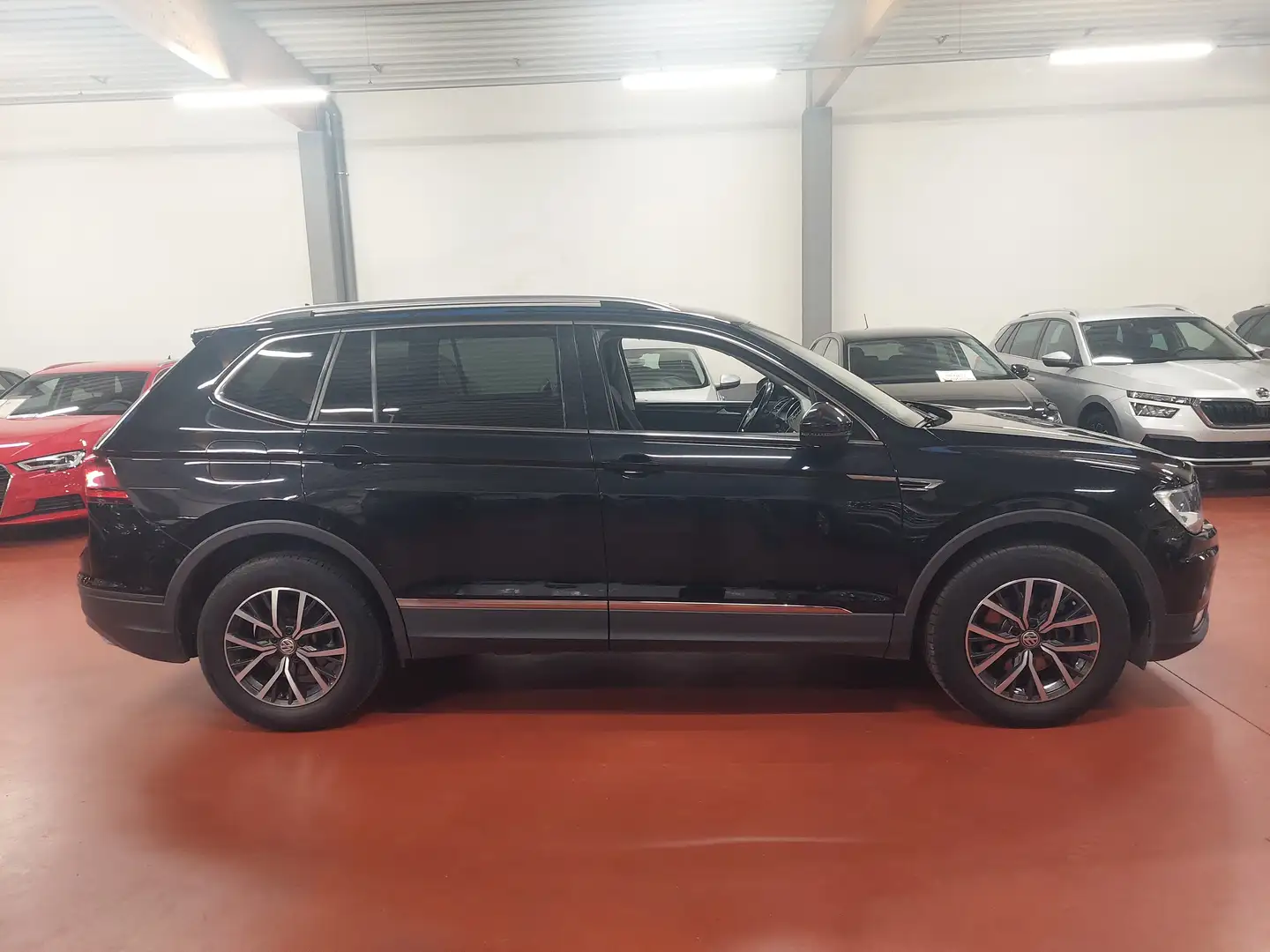 Volkswagen Tiguan Allspace 2.0 TDi DSG + 7 PL + CarPLAY + Acces comfort Nero - 2