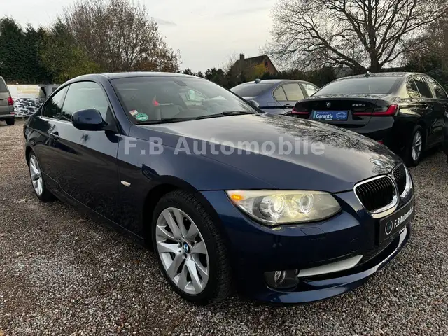 BMW 320 i/NAVI/8 FACH BEREIFT/UVM..