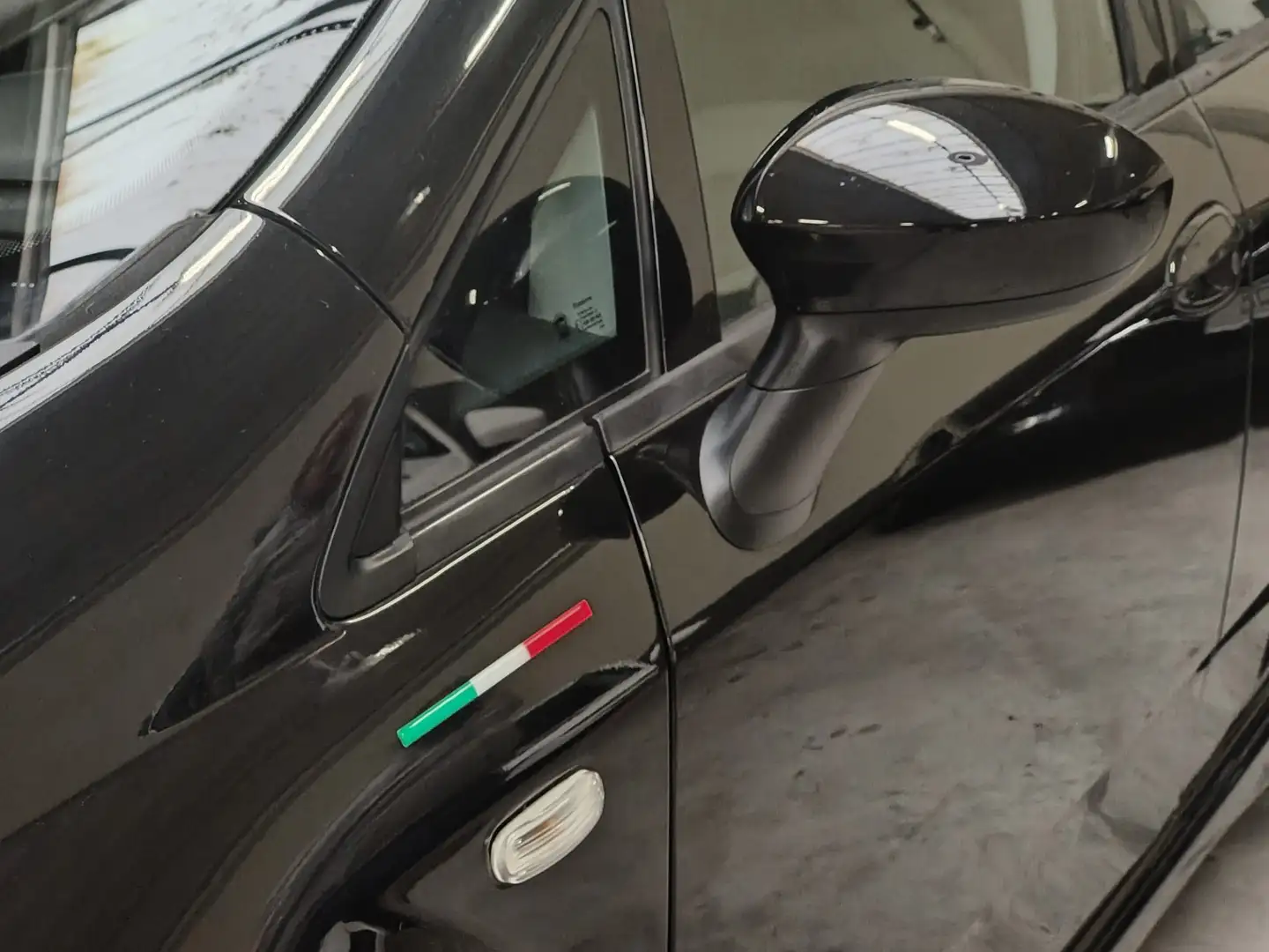 Fiat Punto Evo 0.9 TwinAir Lounge Airco 100% onderhouden Zwart - 2