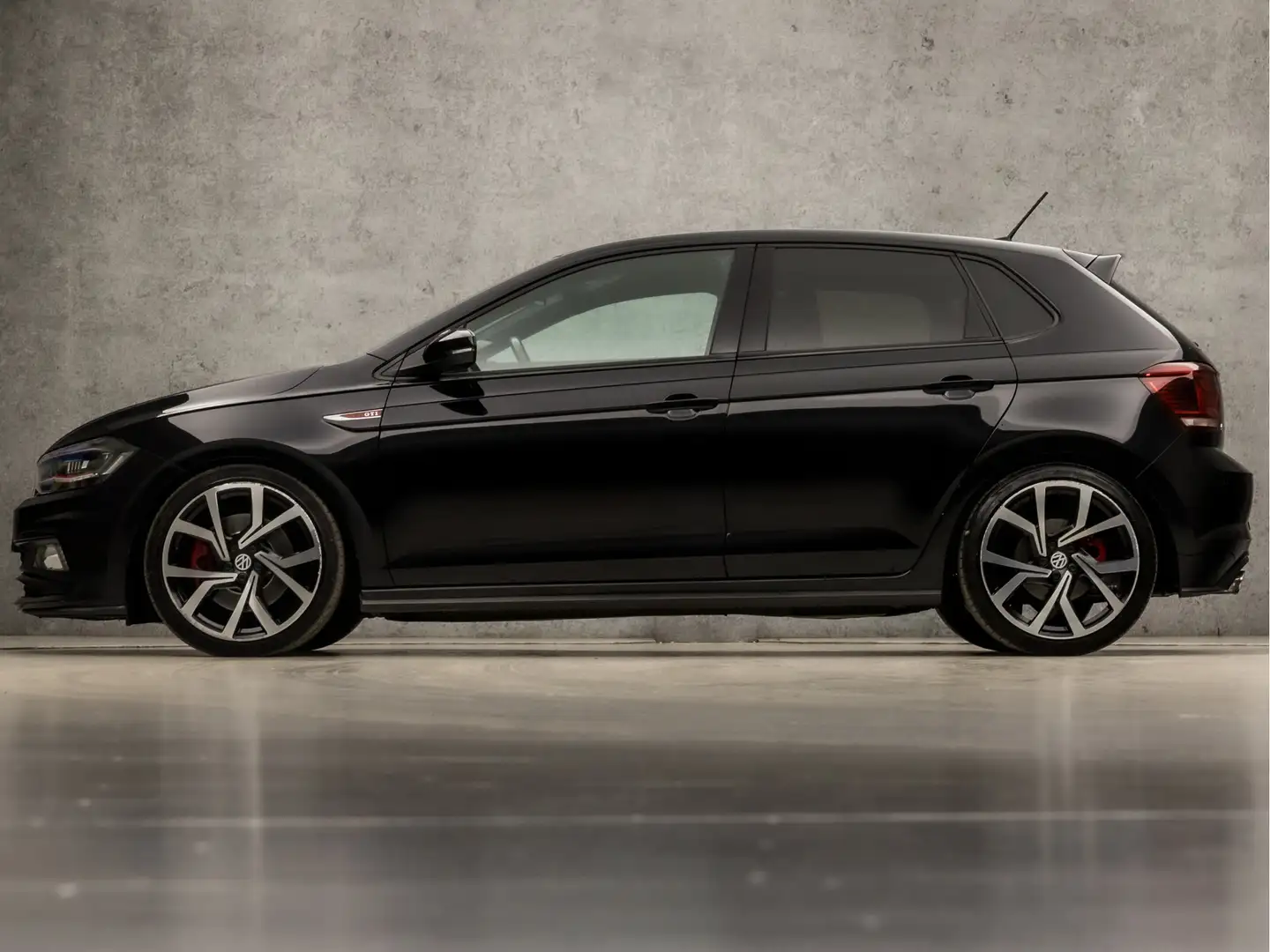 Volkswagen Polo GTI 2.0 TSI 200Pk Automaat (VIRTUAL COCKPIT, GROOT NAV Zwart - 2
