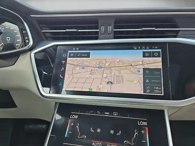 Audi A6 view 11