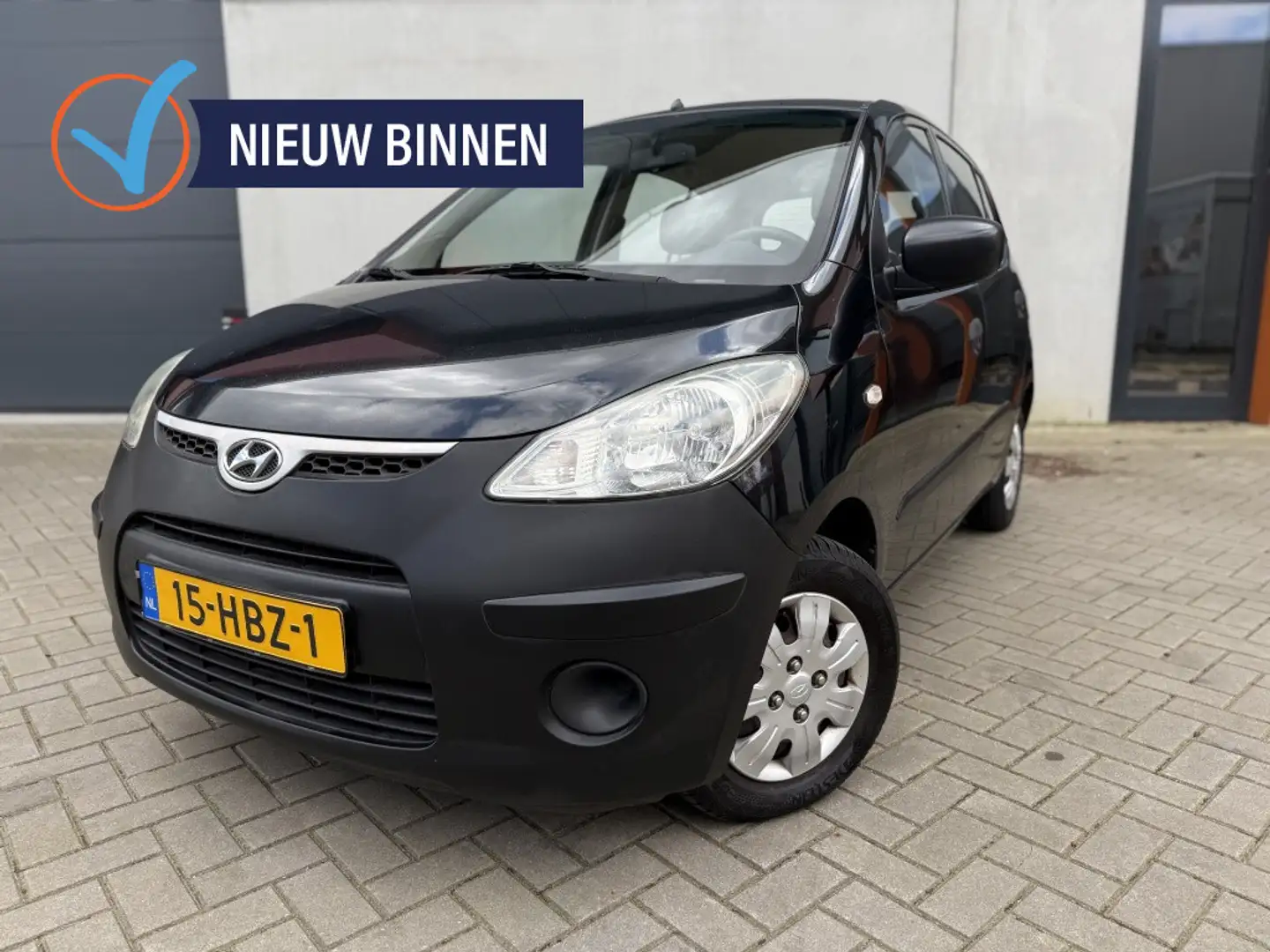 Hyundai i10 1.1 Pure 5Drs Aux Nap LAGE KM Negro - 1