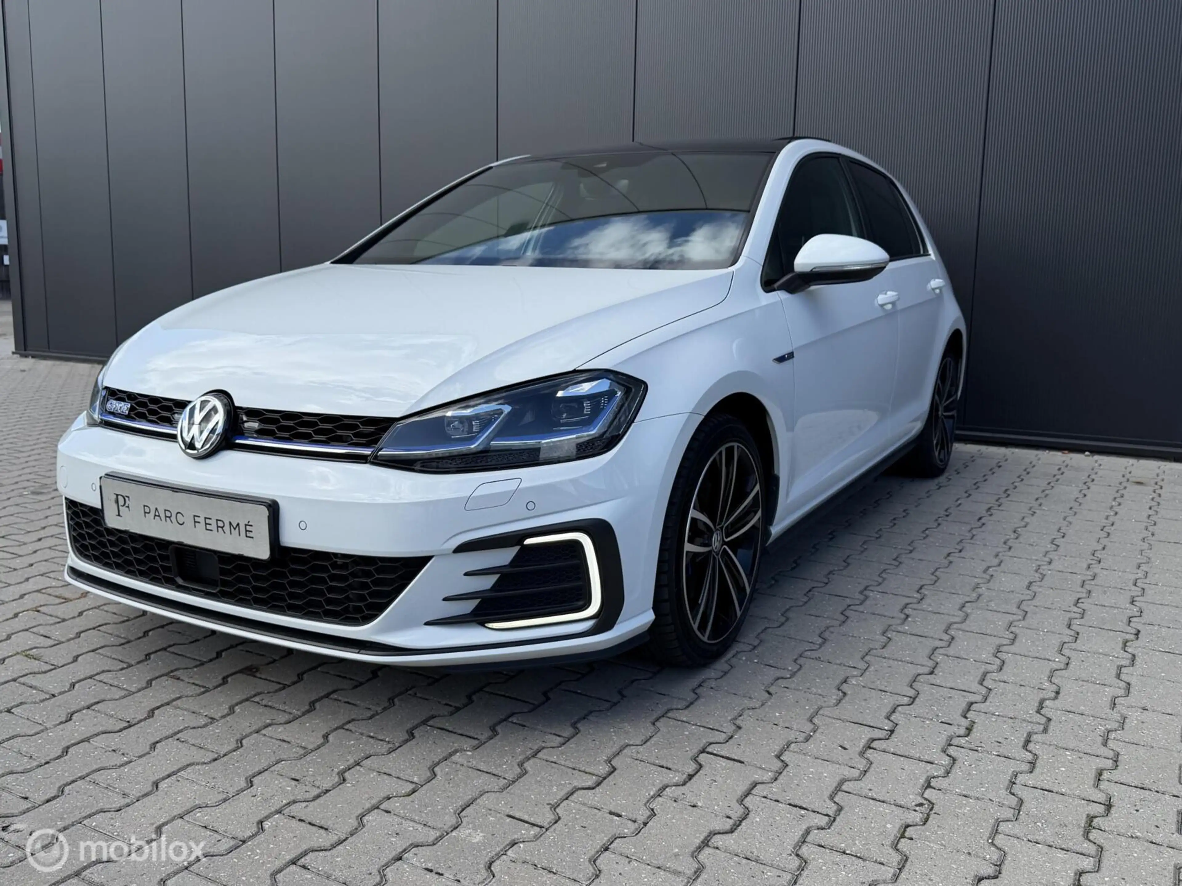 Volkswagen Golf GTE 1.4 TSI PHEV GTE/Pano/Virtual/1e eig/ACC/Cam — photo 8