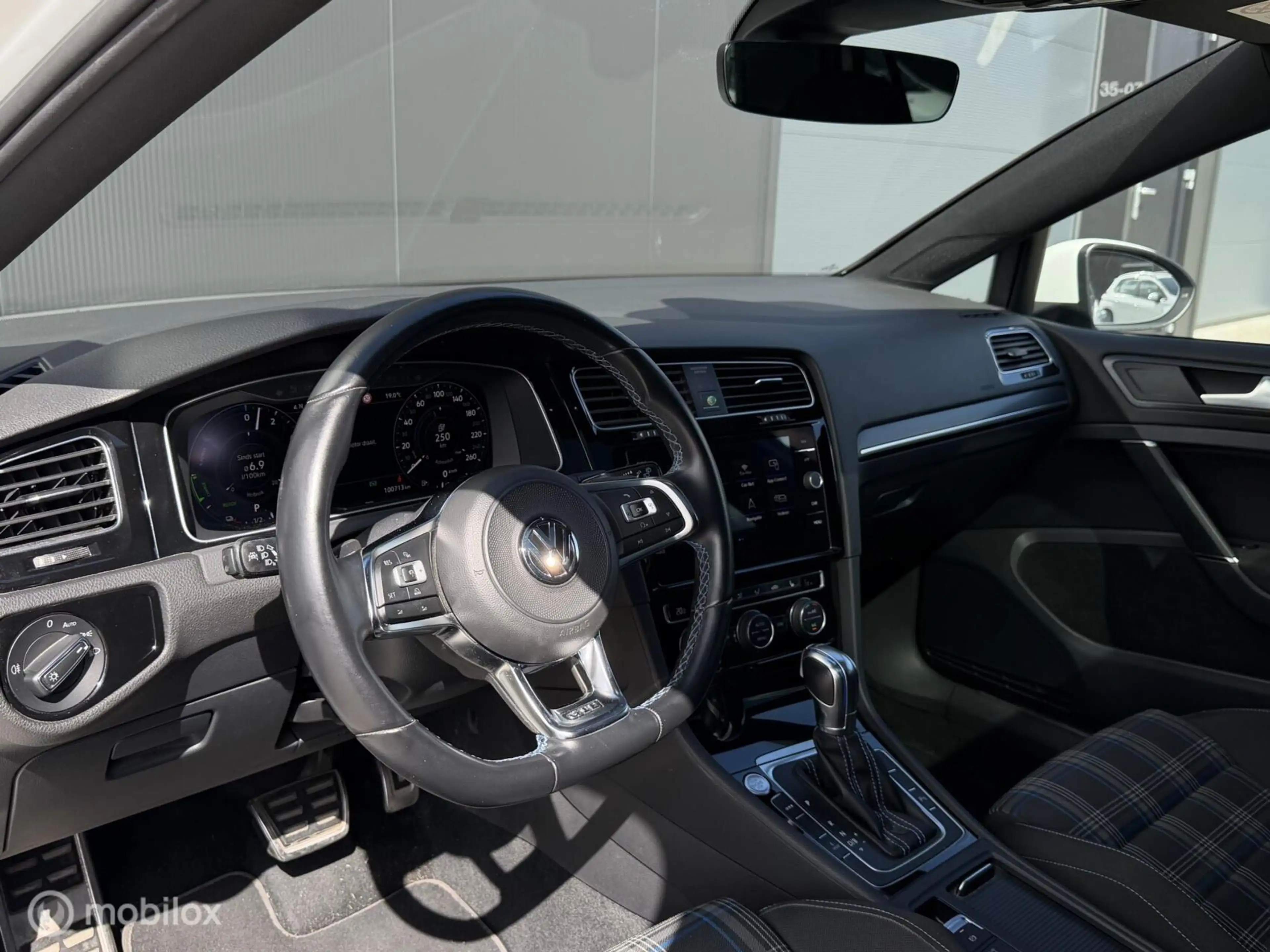Volkswagen Golf GTE 1.4 TSI PHEV GTE/Pano/Virtual/1e eig/ACC/Cam — photo 5