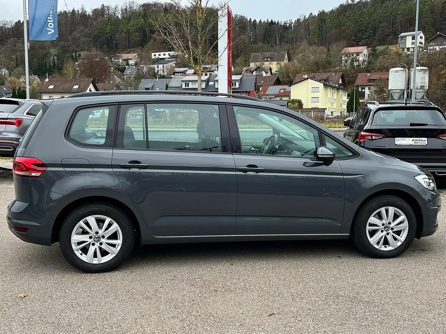 Volkswagen Touran Comfortline 1.5 TSI DSG *Navi*ACC* Gris - 2