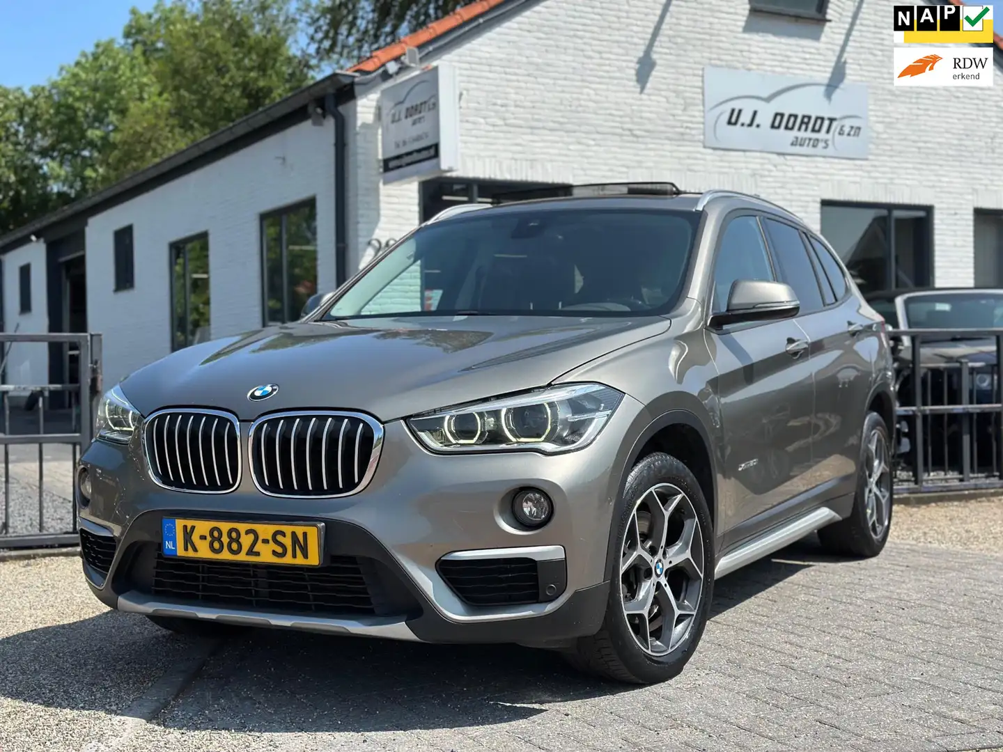 BMW X1 XDrive20i M Sport PANORAMADAK! Grijs - 1