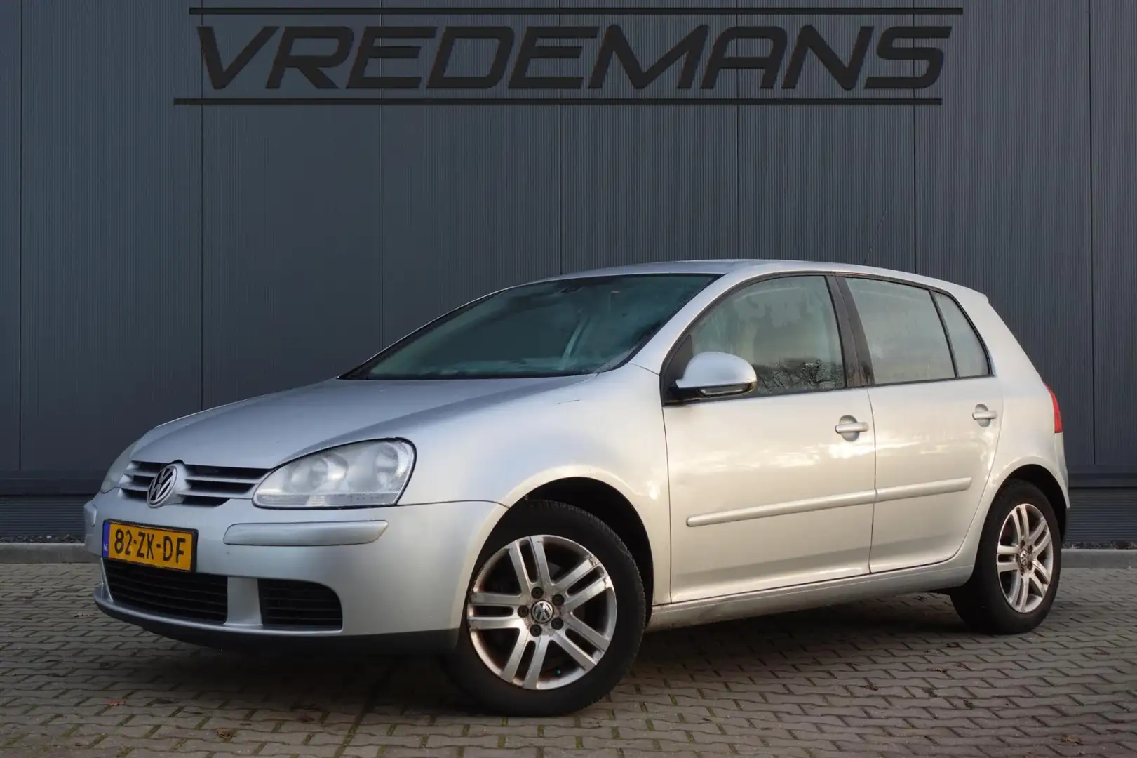 Volkswagen Golf 1.4 TSI Optive 4 Grau - 1