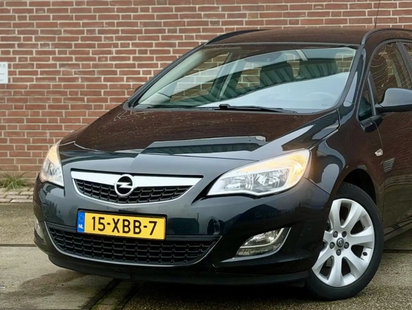 Opel Astra Sports Tourer 1.4 Turbo Cosmo |CLIMA |CRUISEC |NIE Schwarz - 2