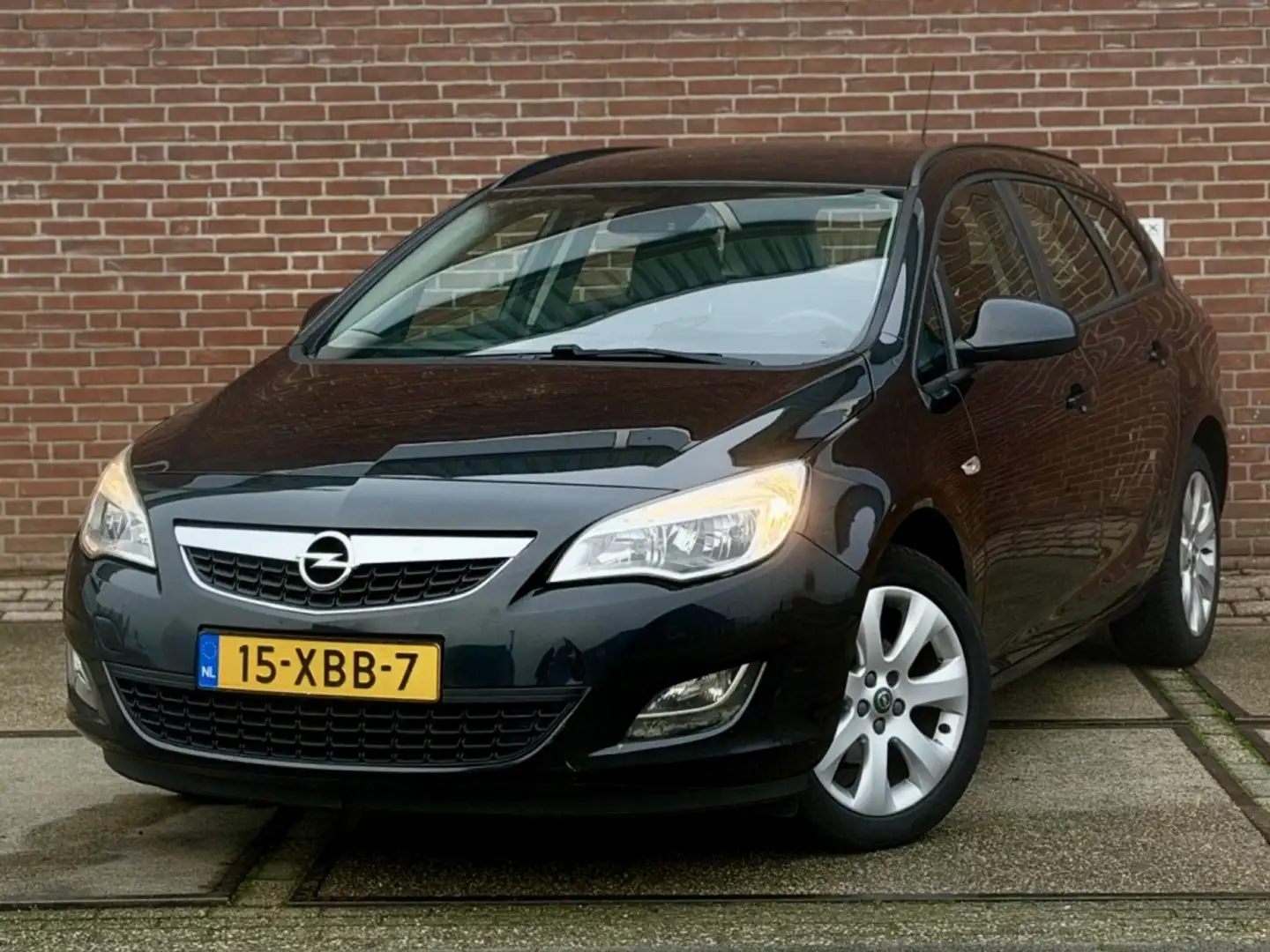 Opel Astra Sports Tourer 1.4 Turbo Cosmo |CLIMA |CRUISEC |NIE Schwarz - 1