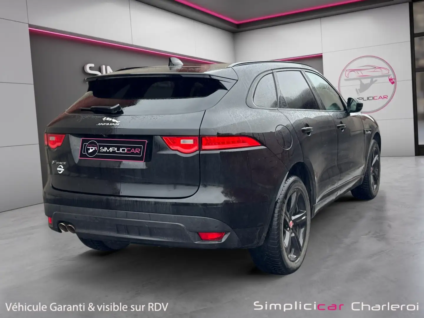 Jaguar F-Pace GARANTIE 12 MOIS* 2.0 D AWD Chequered Flag Noir - 2