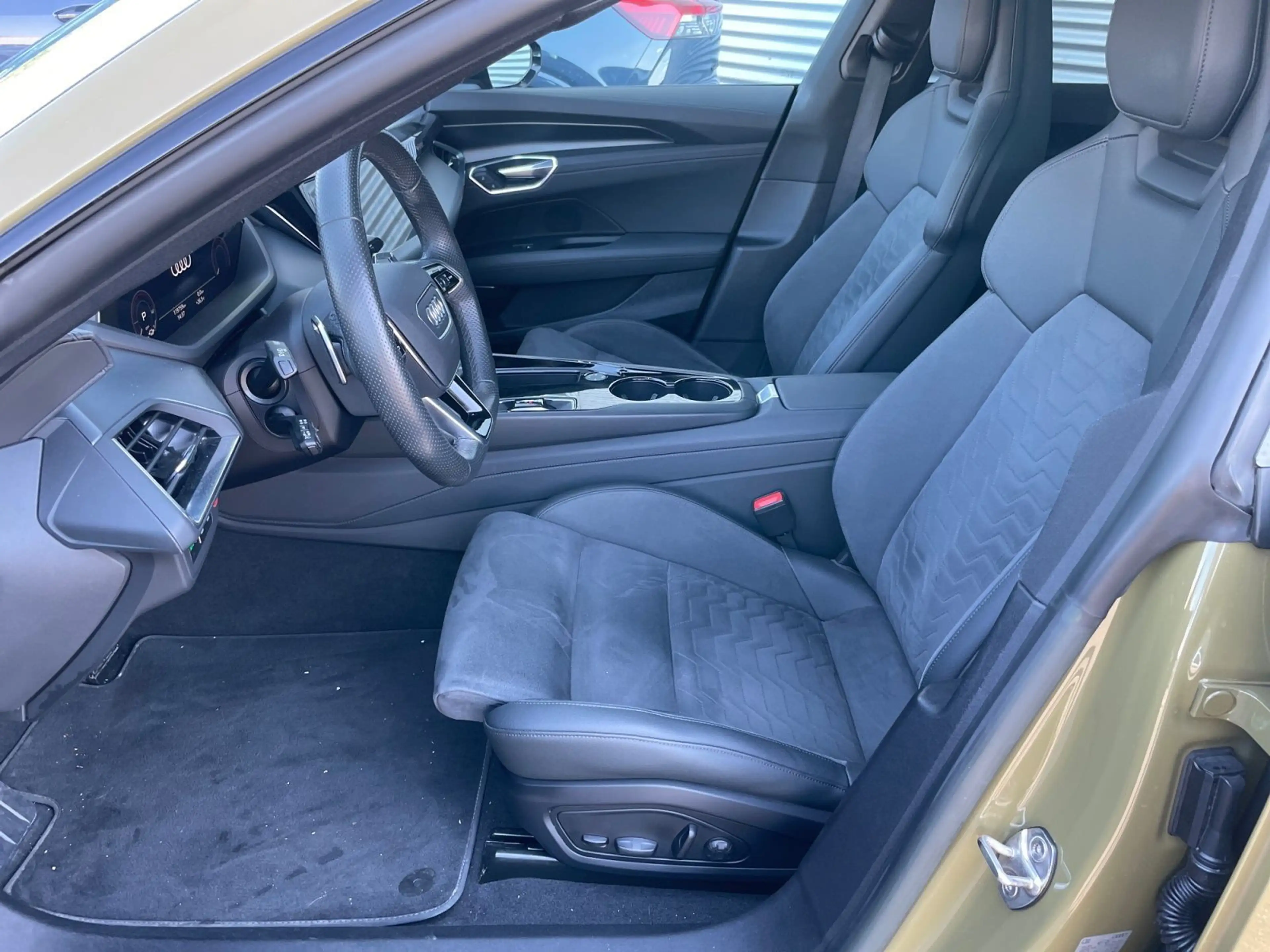 Audi e-tron GT e-tron GT 350 KW quattro, Panoramadach, Head-Up, — photo 13