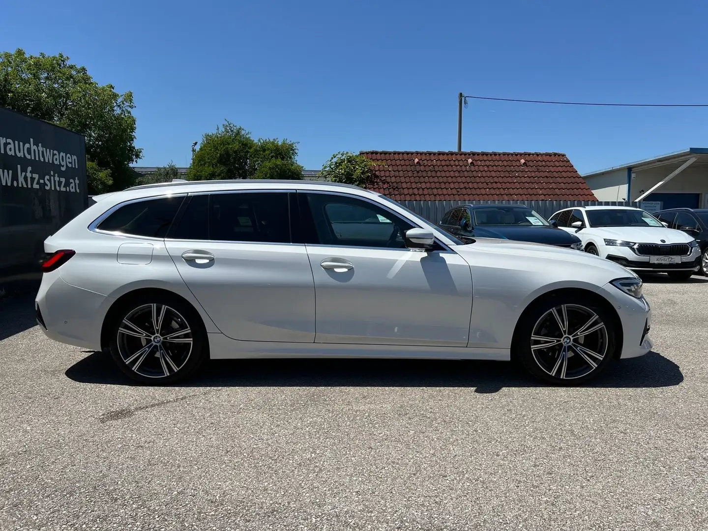 BMW 320 d xDrive Touring Luxury Aut.| NP. € 74.460 Wit - 2
