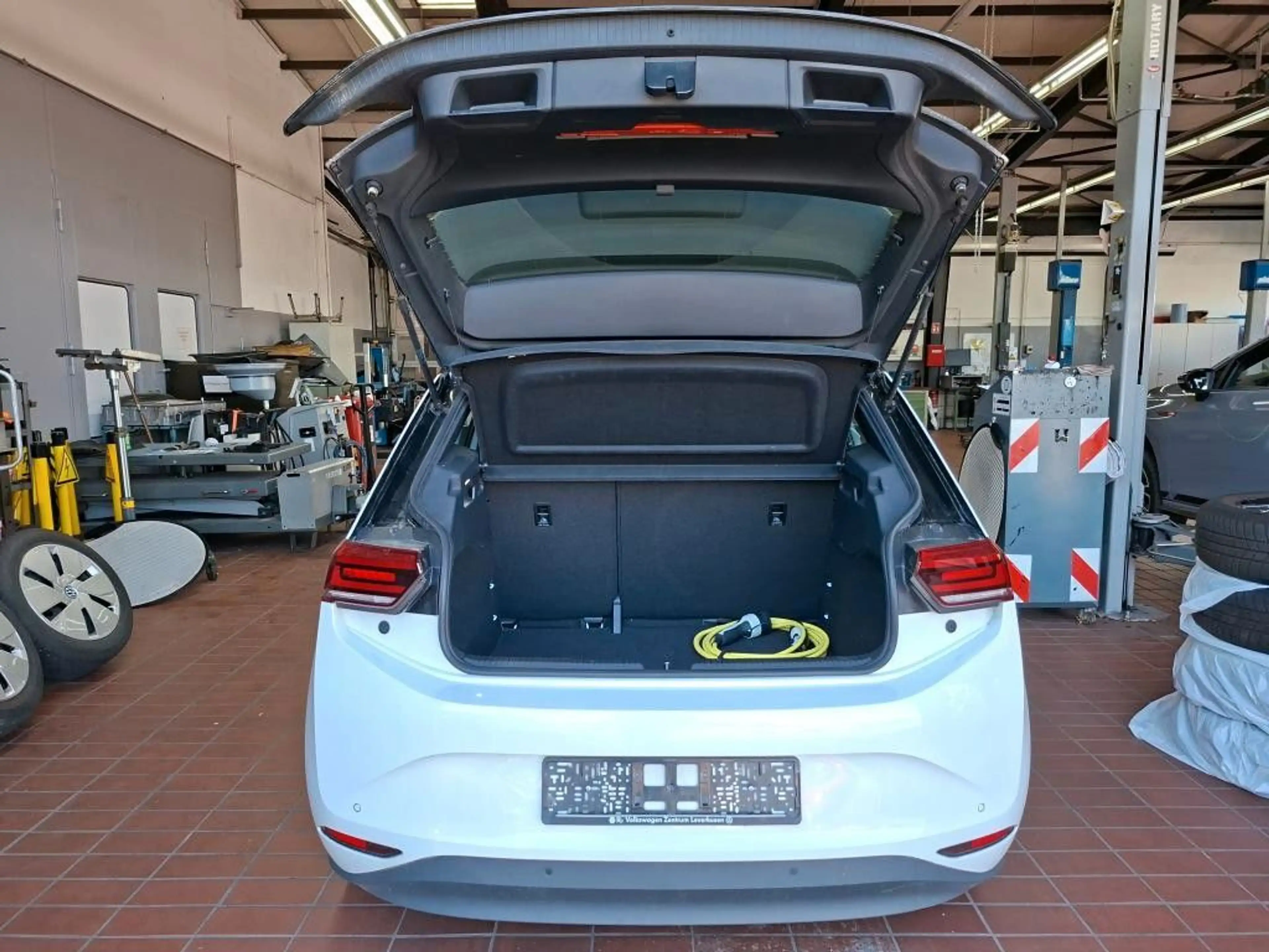 Volkswagen ID.3 Pro Navi WP LED PDC Alu18 — photo 7