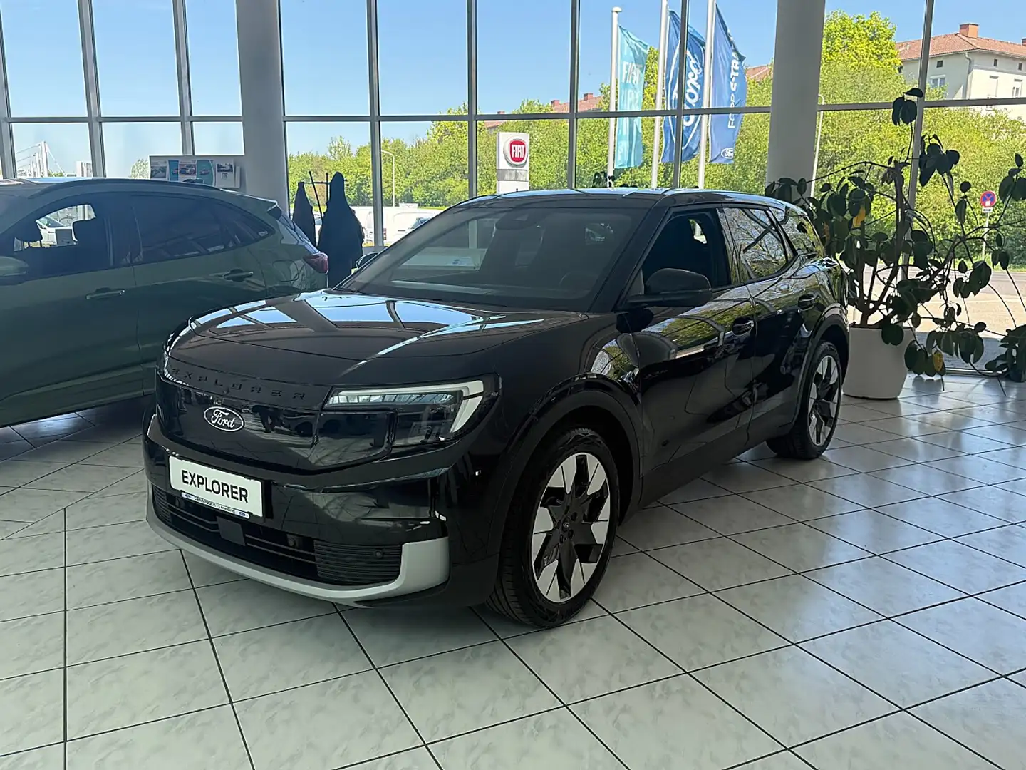 Ford Explorer Elektro 77kWh Premium Schwarz - 2
