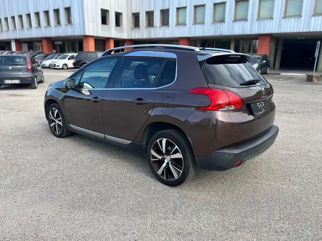 Peugeot 2008 view 3