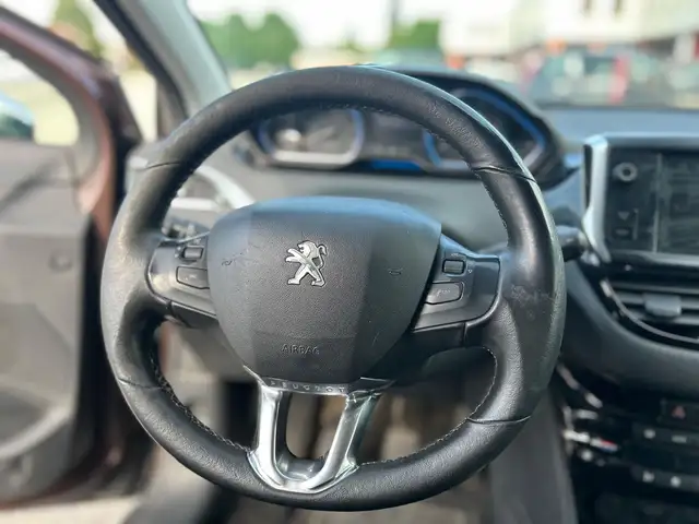 Peugeot 2008 view 6