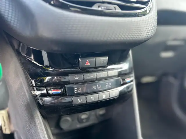 Peugeot 2008 view 7