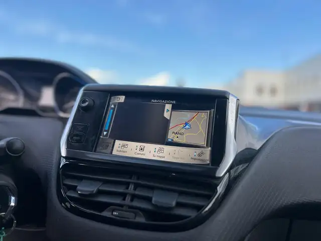 Peugeot 2008 view 8