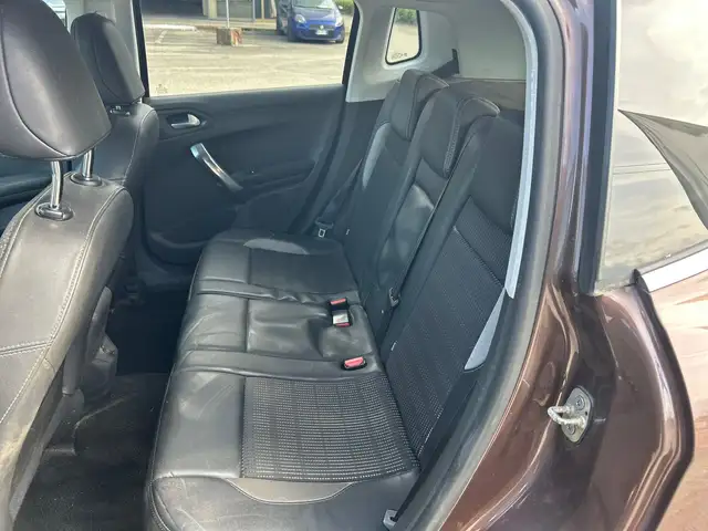 Peugeot 2008 view 5