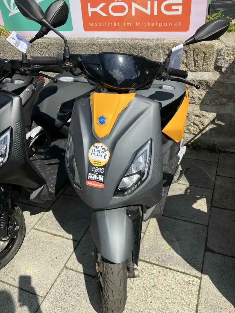 Piaggio 1+ E-Roller 45 Kmh Akku rausnehmbar NUR 654 KM Gris - 1