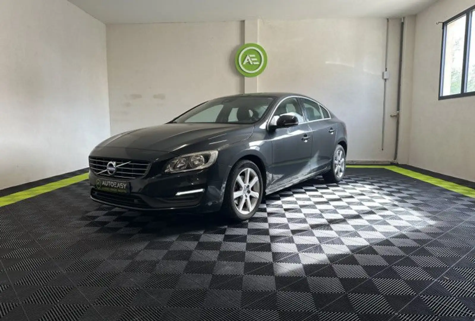 Volvo S60 II D3 150ch Översta Edition Geartronic Schwarz - 1
