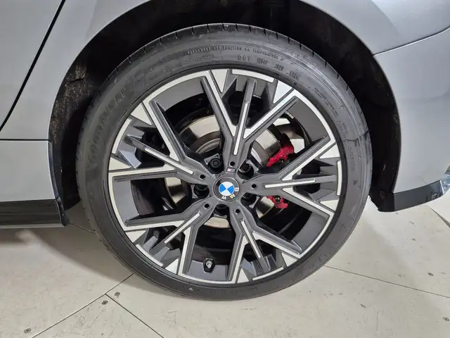 BMW 1 Series view 14