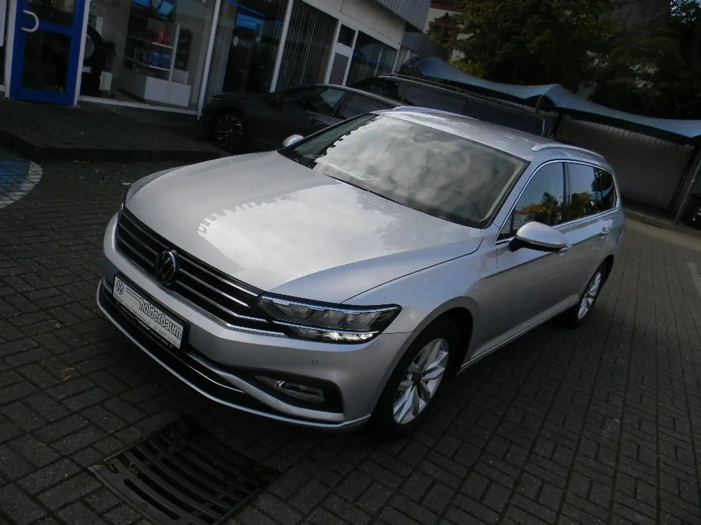 Volkswagen Passat Variant Business 1,5 TSI DSG AHK KAMERA Zilver - 2