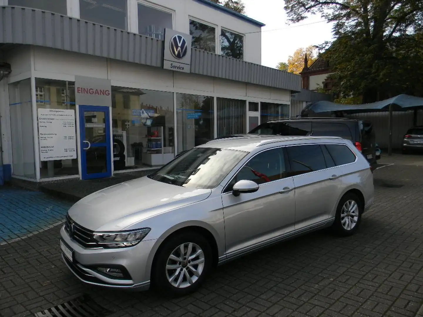 Volkswagen Passat Variant Business 1,5 TSI DSG AHK KAMERA Zilver - 1