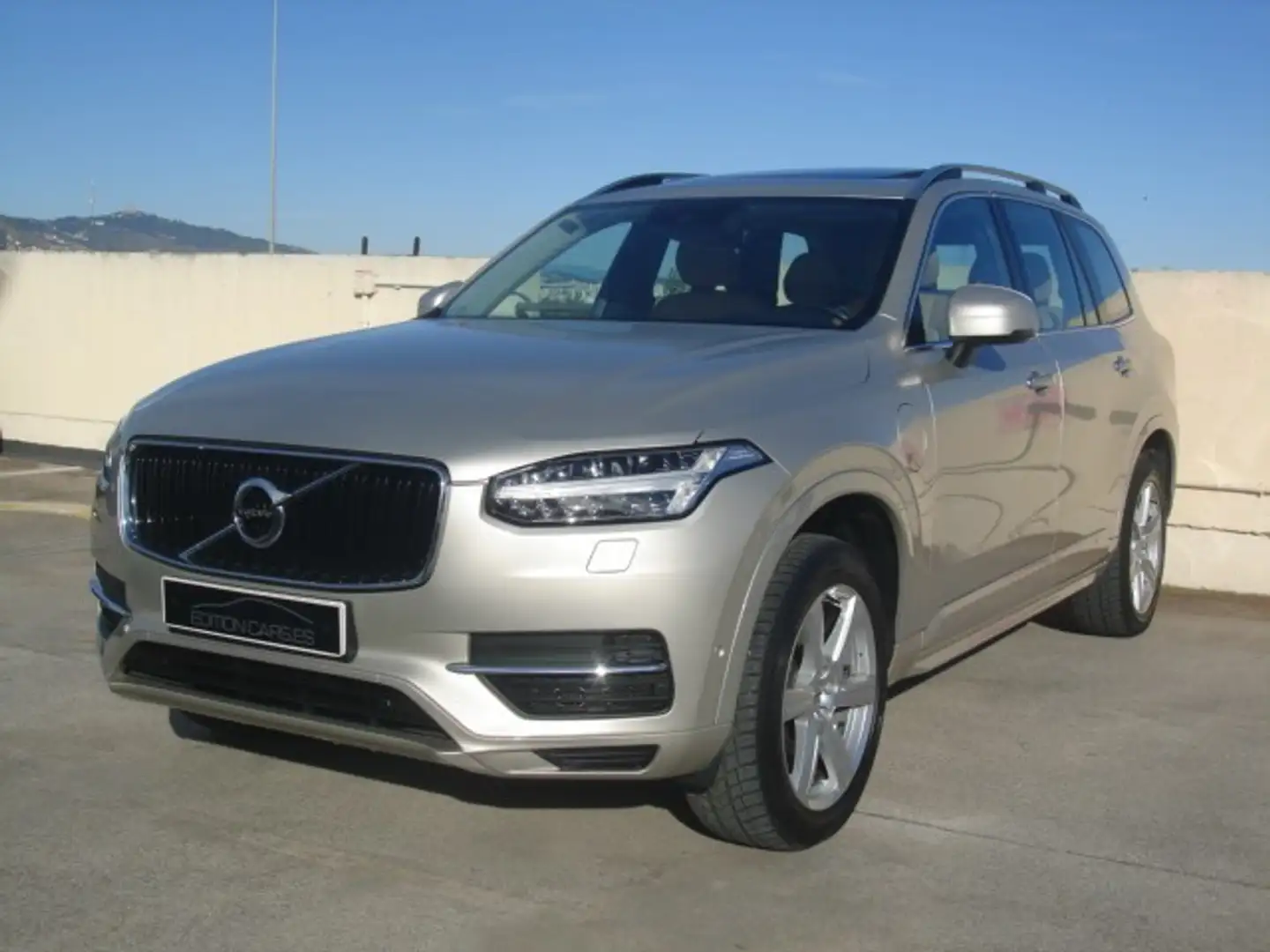 Volvo XC90 T8 Twin Momentum AWD 400 Beige - 1