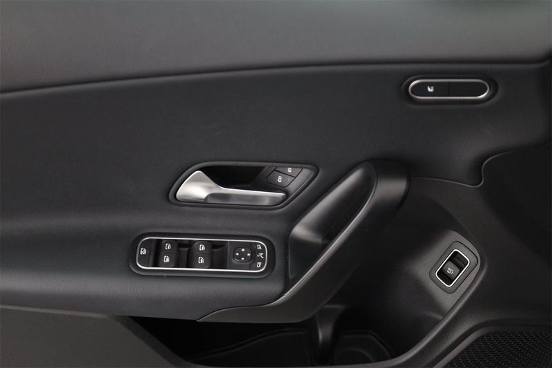 Mercedes-Benz CLA 180 d SB LED Kamera Aut. Österreich-Edition — photo 12
