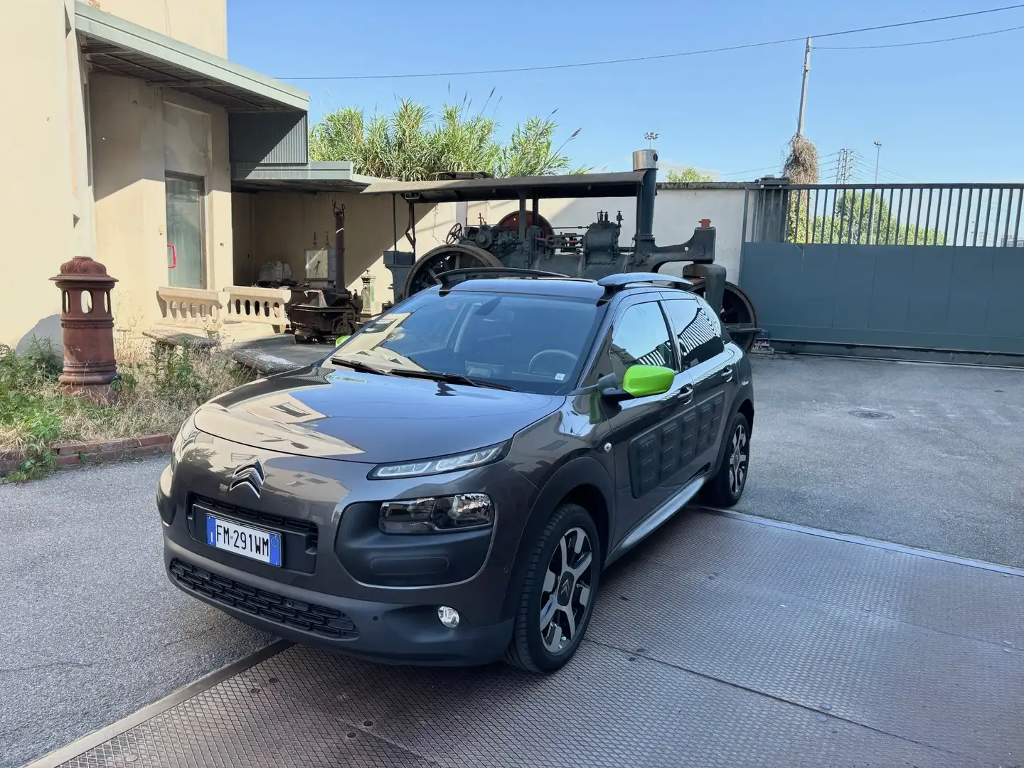 Citroen C4 Cactus PureTech 82 SeS ETG Shine Grau - 2