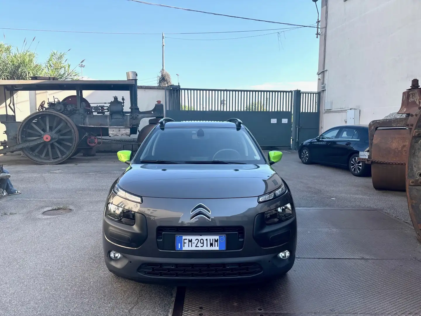 Citroen C4 Cactus PureTech 82 SeS ETG Shine Grau - 1